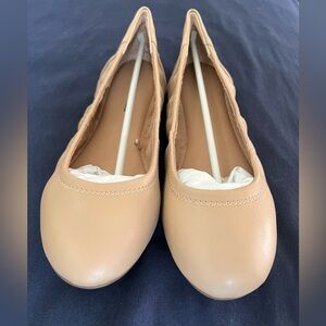 Amazon Essentials Ballet Flat, 7.5 Wide, Beige.